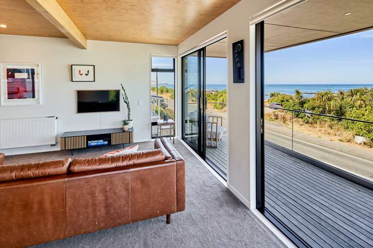 196 The Esplanade Island Bay_8