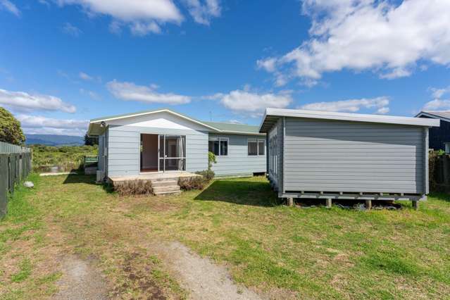 13 Simcox Street Otaki Beach_2