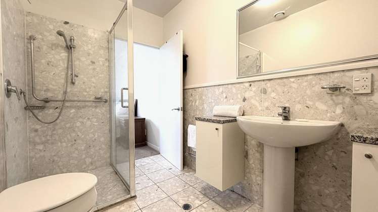 4/99 Mokoia Road Birkenhead_14