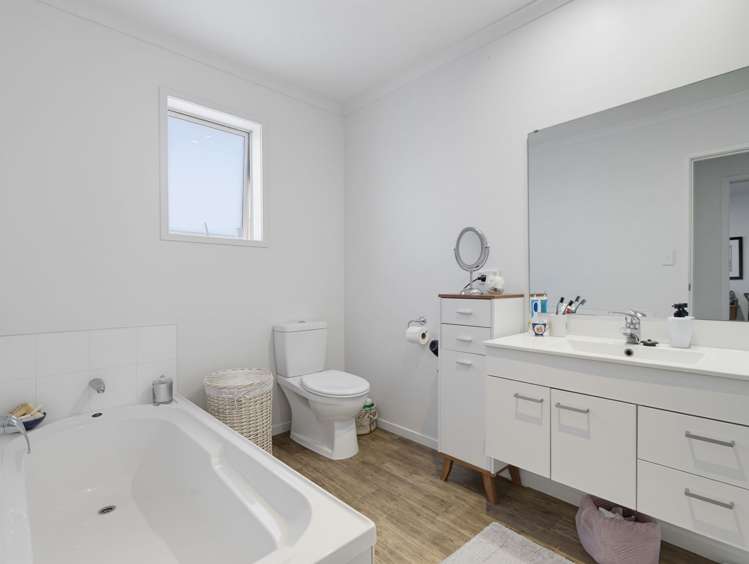 14 Muirfield Crescent Aongatete_11