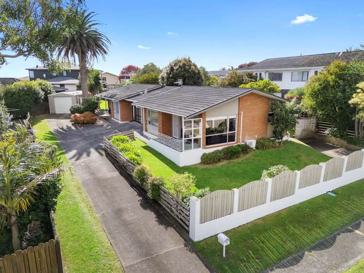 1&2/15 Bramley Drive_0