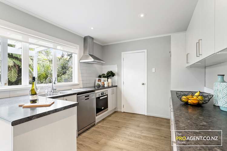 29 Hollywood Avenue Titirangi_6