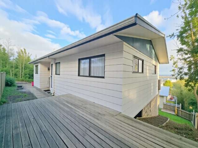 Three bedroom home in Parahaki with harbour views
