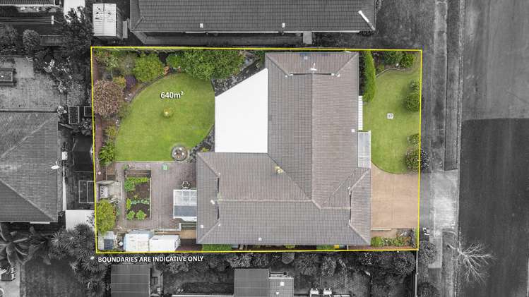 14 Saint Simon Place Botany Downs_24