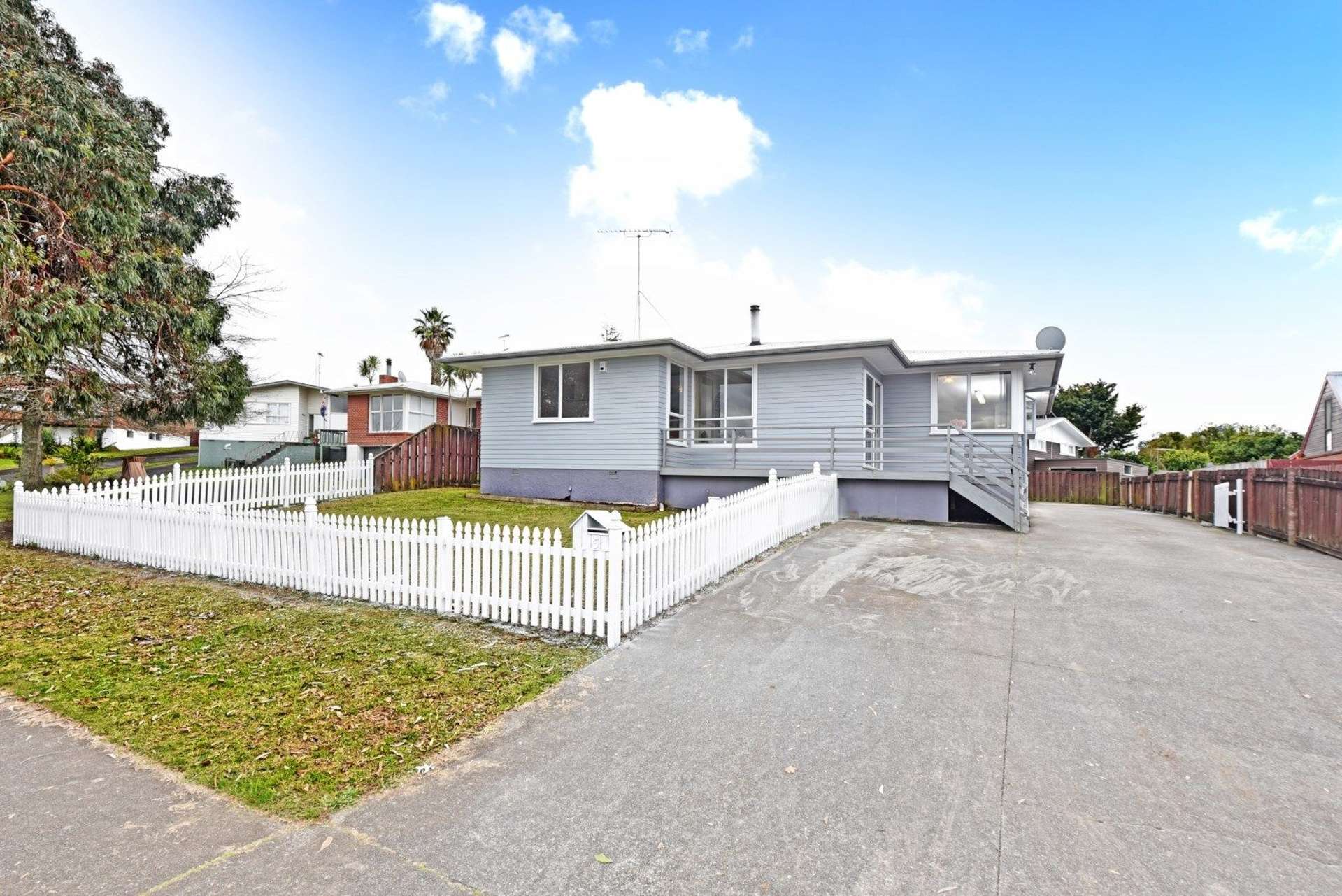 5 De Thiery Place Pakuranga Heights_0