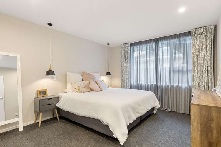 2/5 Esher Place Saint Martins_18