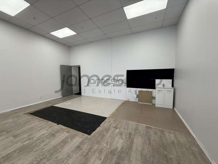 9B/219 Moore Street Howick_5