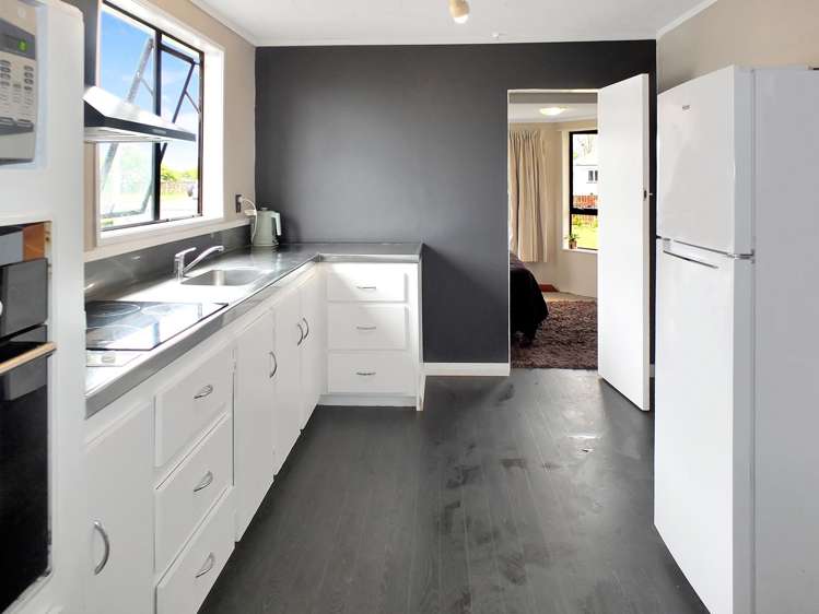 8 Russell Street Foxton_9