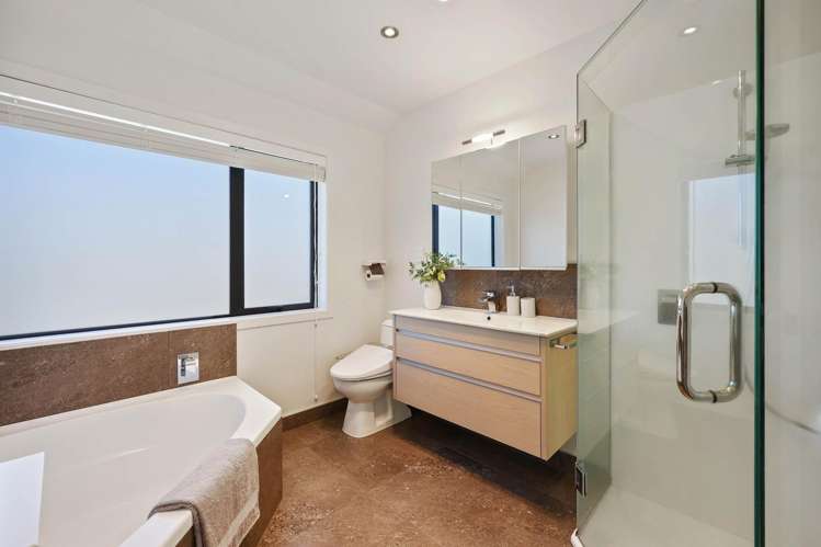 2/30 Eastern Beach Road Eastern Beach_21