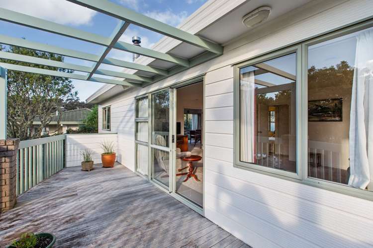2 Woodfern Crescent Titirangi_12