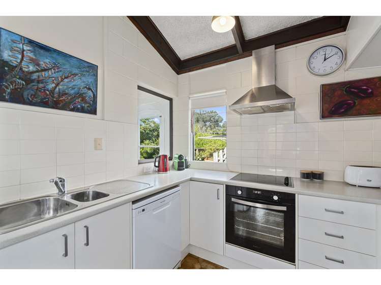 1/6 Bronwyn Place Torbay_5