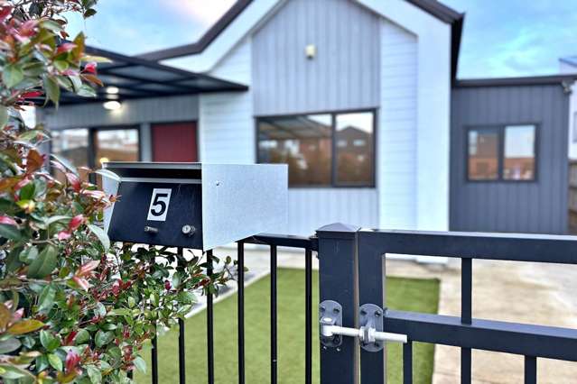 Standalone, Fully Fenced and Seriously for Sale!