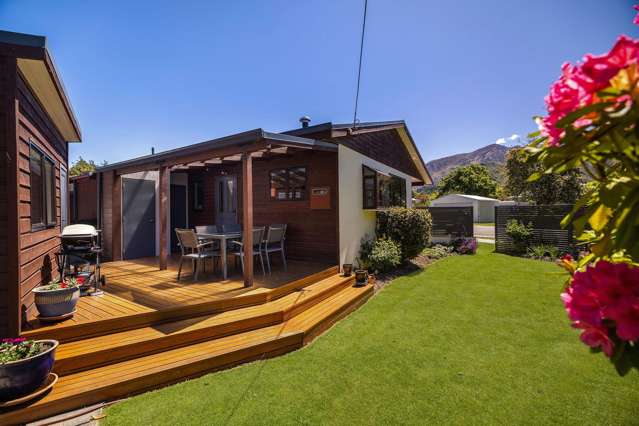 Arrowtown charm – prime corner site