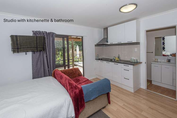 83 Alcoba Street Kamo_24