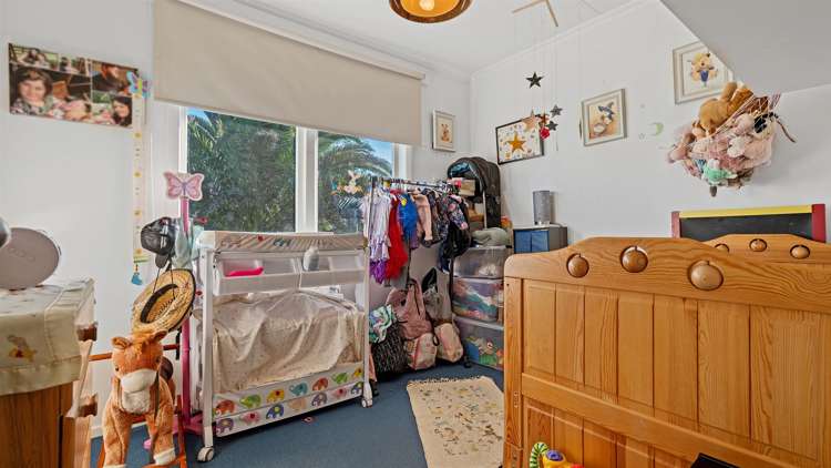 24 Stirling Grove Greerton_11