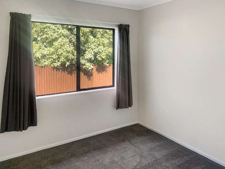 2/1002 Southland Road 10495_7