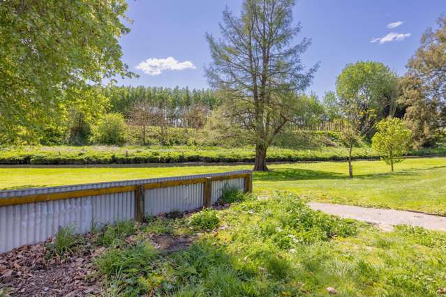Uninterrupted views of Karamu Stream