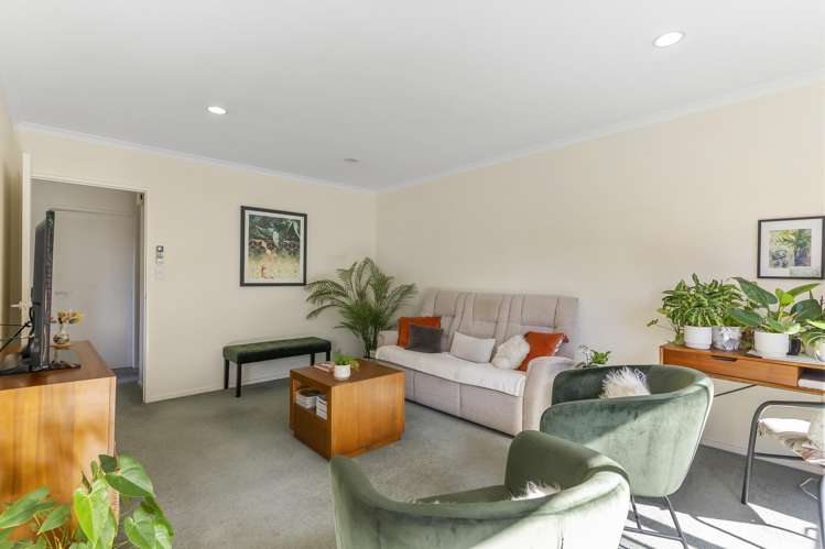 75/42e Main Road Tawa_4