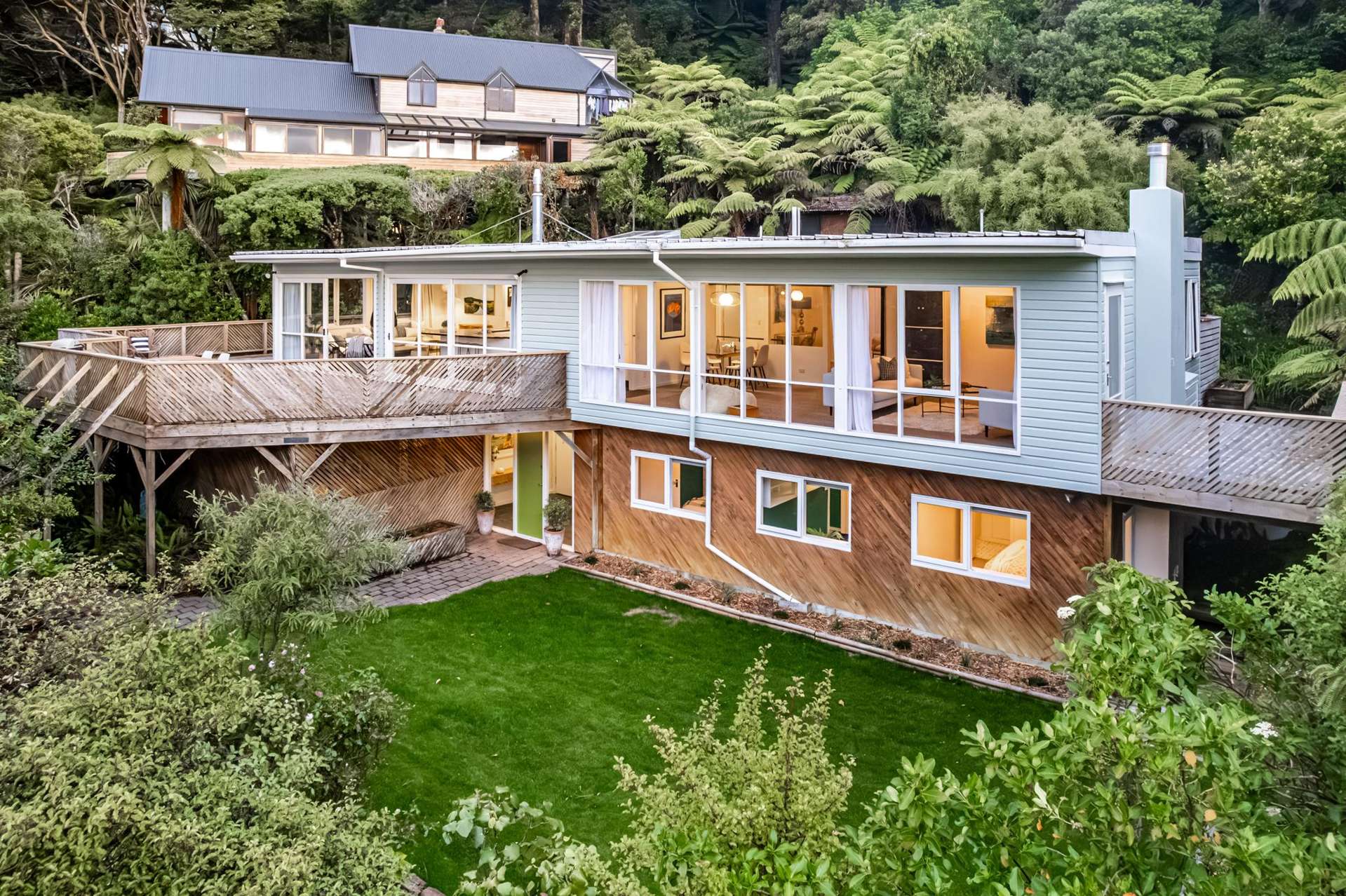 12 Whiorau Grove Lowry Bay_0