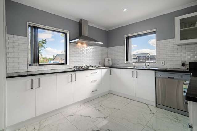 10 Millcroft Lane Ranui_1