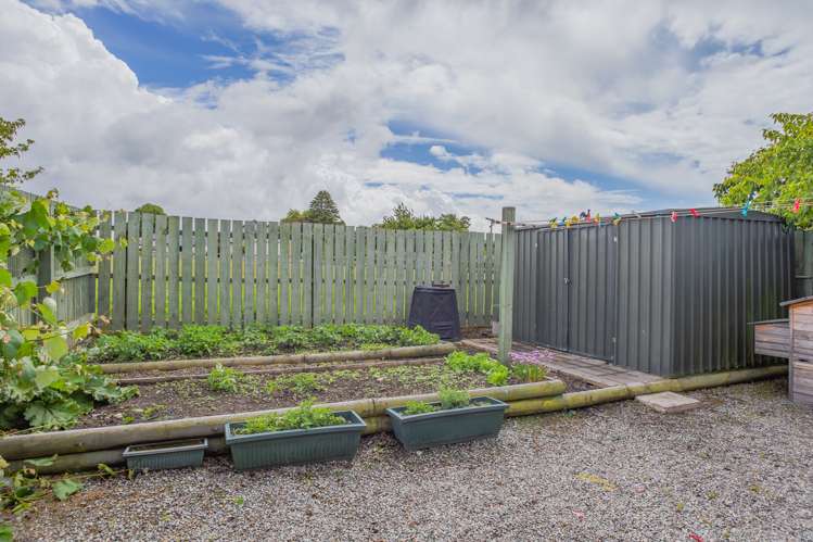 45 Pages Road Marchwiel_24