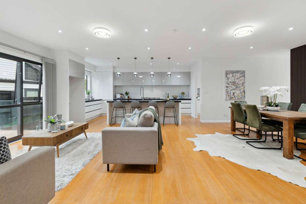 8/42 Codrington Crescent_4