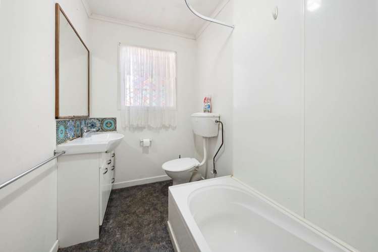 99 Seabrook Avenue New Lynn_6