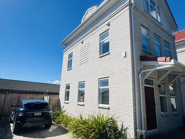 Modern, Comfortable & Spacious Family Home