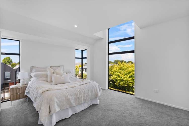 2/11 Donald Place Merivale_9