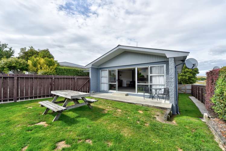 70 Walker Crescent Gore Surrounds_11