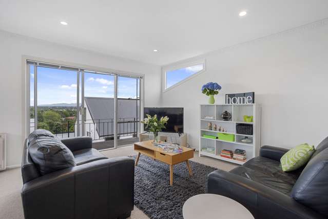 2/51 Parklands Drive Huntsbury_3