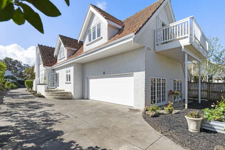 1 Ascot Avenue Narrow Neck_26