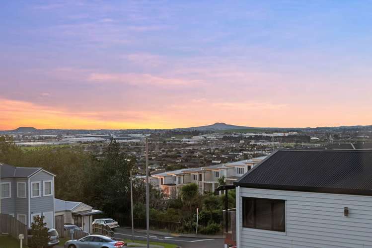 5 Puhakehake Place Flat Bush_16