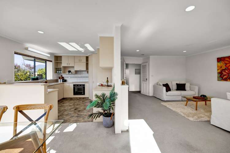 1/2 Waiwera Place Merrilands_17