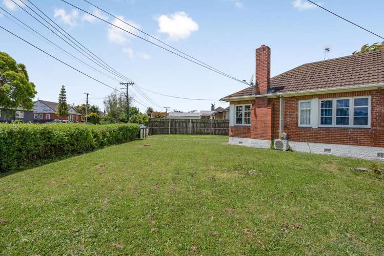 70 Hall Crescent Epuni_15