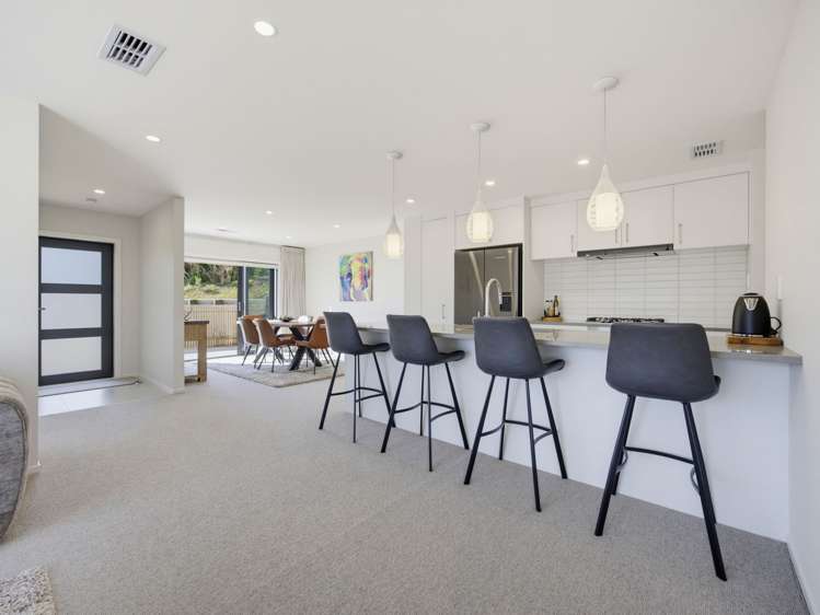 33 Farnworth Tce Churton Park_11