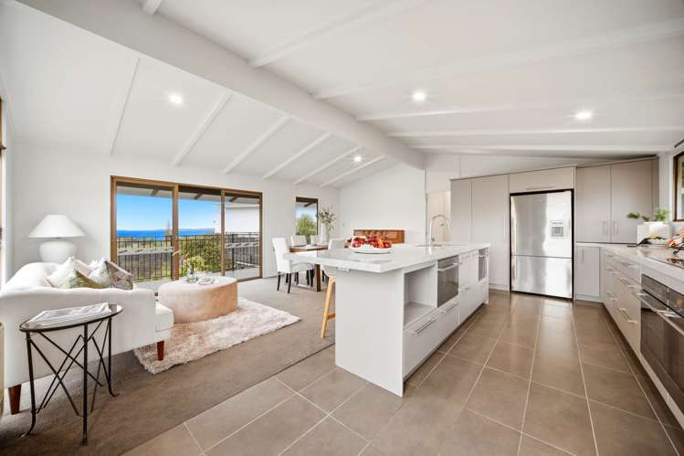 6 Chilton Place Mellons Bay_3