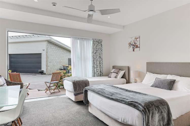 5,7 and 8/27 Marine Parade Carters Beach_11