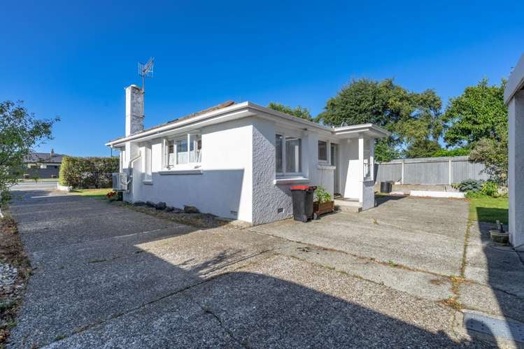 586 Tay Street Hawthorndale_21