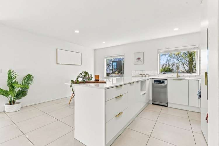 2/102 Rossall Street_1