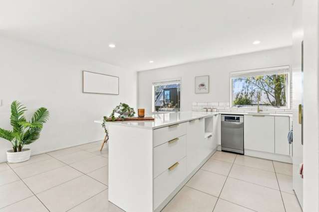 2/102 Rossall Street Merivale_1