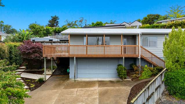 Perfect Family Home... With A View!