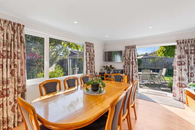 Modern Family Living - Blue-Chip Zone - $995,000