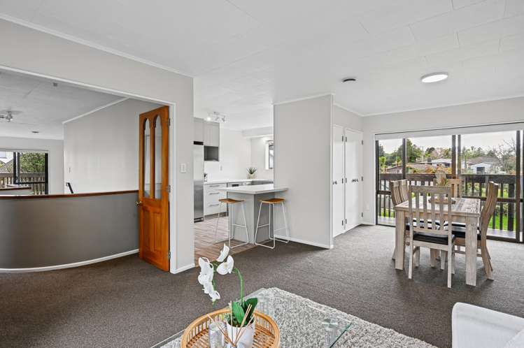 8B Wharepaina Crescent_5