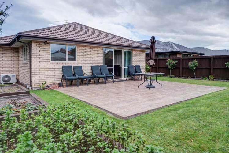 11 Woodham Courts Linwood_15