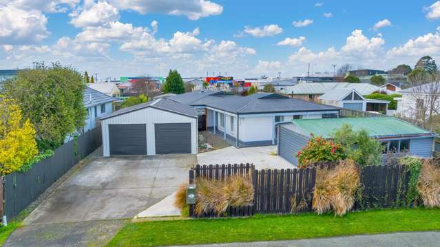 Great Garaging - Large Living - Auction!