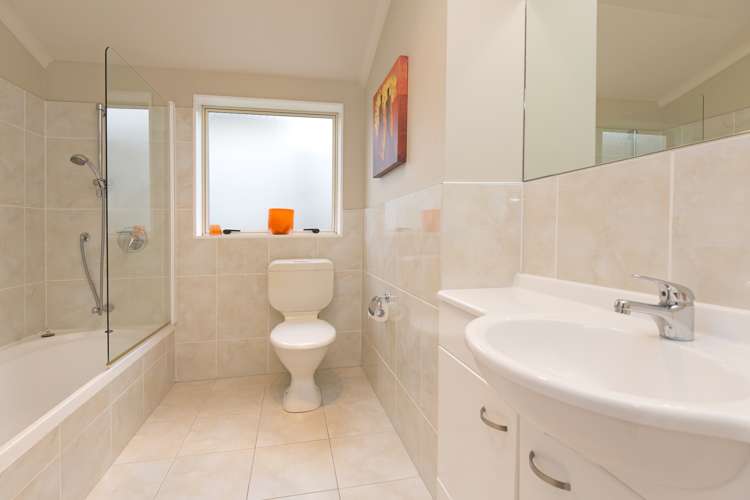 3 Rivervale Grove Stanmore Bay_13