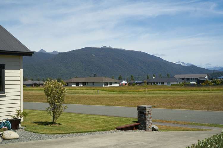 64 Breaksea Street Te Anau_54