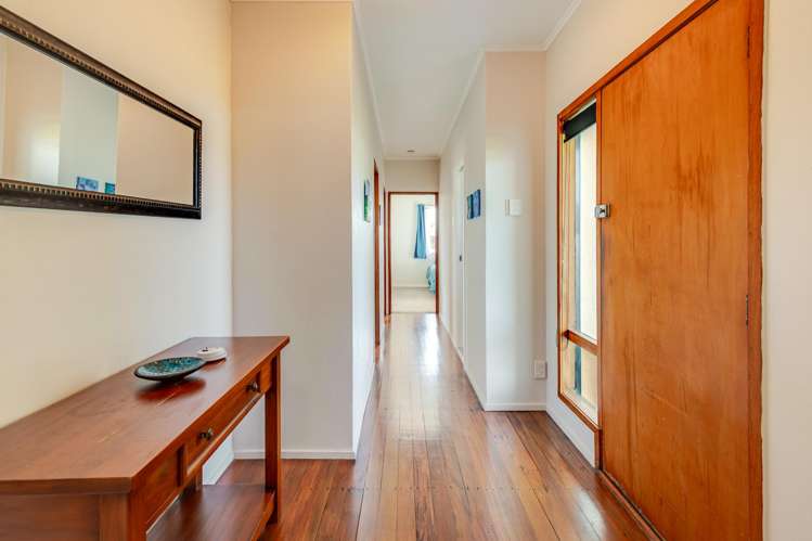 4 Howard Road Taradale_10