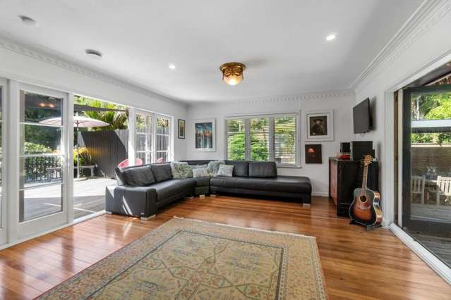 31 Valley Road 11422_2